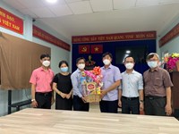Đảng ủy – UBND Phường 5 chúc mừng Công ty TNHH MTV Dịch vụ Công ích Quận 3 nhân ngày Doanh nhân Việt Nam 13 10