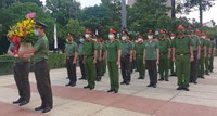 Công an Quận 3 tổ chức Lễ dâng hoa, dâng hương Tượng đài Bác nhân kỷ niệm 132 năm Ngày sinh Chủ tịch Hồ Chí Minh 19 5 1890 – 19 5 2021