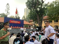 Trường Trung học Phổ thông Marie Curie hưởng ứng Ngày pháp luật Việt Nam
