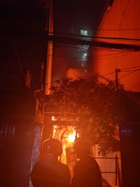 Quận 3 cháy nhà dân do bất cẩn trong đốt nhang đèn thờ cúng