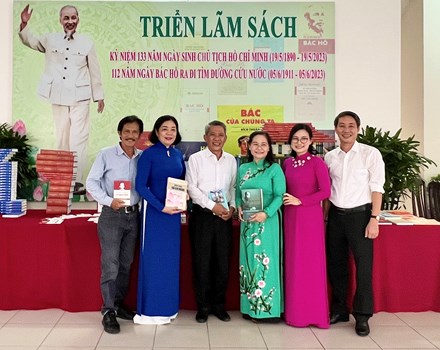 Trưng bày, triển lãm sách kỷ niệm 133 năm Ngày sinh của Chủ tịch Hồ Chí Minh