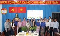 Tiếp nhận sinh viên Lào, Campuchia về gia đình Việt