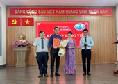 Chi bộ trường THPT Nguyễn Thị Minh Khai kết nạp đảng viên