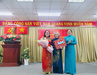 Họp mặt kỷ niệm Cách mạng Tháng Mười Nga và trao Huy hiệu Đảng
