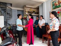 PHƯỜNG 11 TỔ CHỨC ĐOÀN THĂM, THẮP NHANG TRI ÂN CÁC CÁ NHÂN NHÂN DỊP LỄ KỶ NIỆM 50 NĂM NGÀY GIẢI PHÓNG MIỀN NAM, THỐNG NHẤT ĐẤT NƯỚC