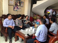 PHƯỜNG 4 TỔ CHỨC ĐOÀN ĐẾN THẮP HƯƠNG, THĂM VÀ TẶNG QUÀ GIA ĐÌNH THÂN NHÂN CÁC ĐỒNG CHÍ TRỰC TIẾP THAM GIA TIẾP QUẢN, XÂY DỰNG QUẬN 3