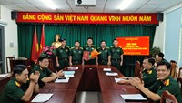 BAN CHQS QUẬN 3 TRAO QUYẾT ĐỊNH THĂNG QUÂN HÀM SĨ QUAN NĂM 2025