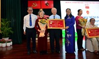 143 đảng viên nhận Huy hiệu Đảng đợt 19 5