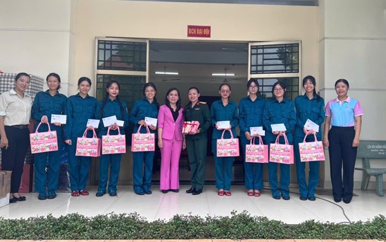 LÃNH ĐẠO QUẬN 3 THĂM, ĐỘNG VIÊN NỮ DÂN QUÂN THAM GIA LỰC LƯỢNG DIỄU BINH CHÀO MỪNG QUỐC KHÁNH 02 9